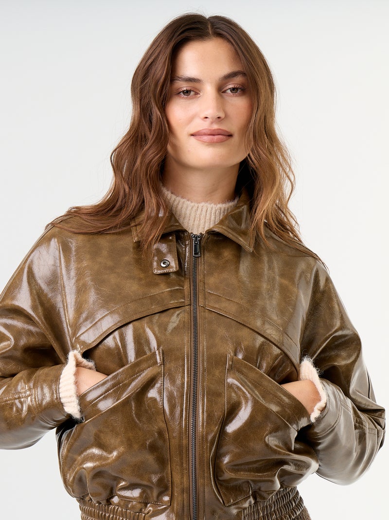 Chaqueta oversize de vinilo Kaki - Kiabi