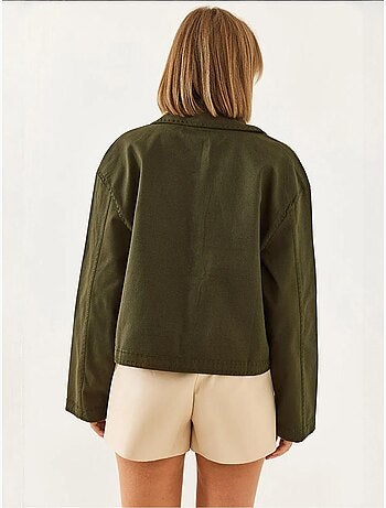 Chaqueta tejida corta bordada con cuello camisero lucci