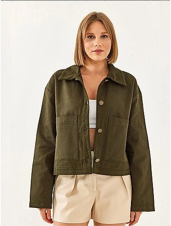 Chaqueta tejida corta bordada con cuello camisero lucci