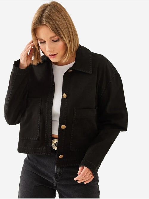 Chaqueta tejida corta bordada con cuello camisero lucci - Kiabi Chaqueta tejida corta bordada con cuello camisero lucci - Kiabi