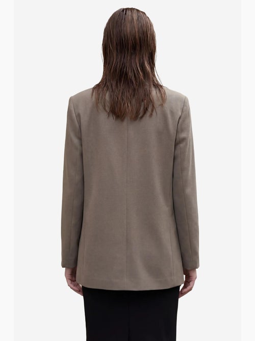 Chaqueta tipo blazer abotonada para mujer de my fashion - Kiabi Chaqueta tipo blazer abotonada para mujer de my fashion - Kiabi