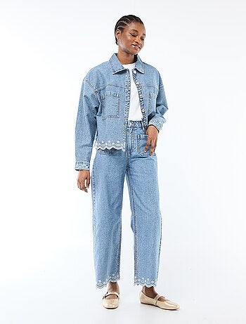 Chaqueta vaquera abotonada con bordado en algodón liso