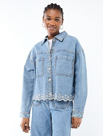 Chaqueta vaquera abotonada con bordado en algodón liso