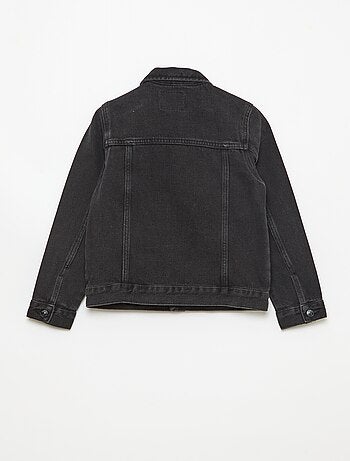 Chaqueta vaquera con abertura abotonada