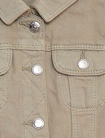 Chaqueta vaquera con cierre de automáticos