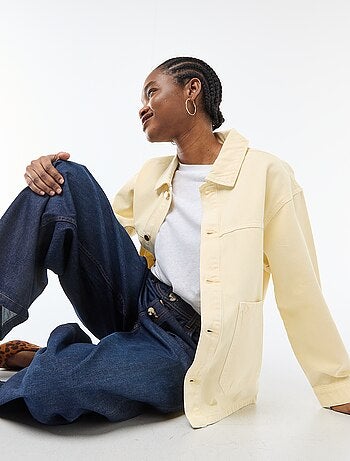 Chaqueta vaquera corta con 2 bolsillos de parche