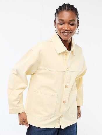 Chaqueta vaquera corta con 2 bolsillos de parche