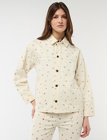 Chaqueta vaquera corta con 2 bolsillos de parche