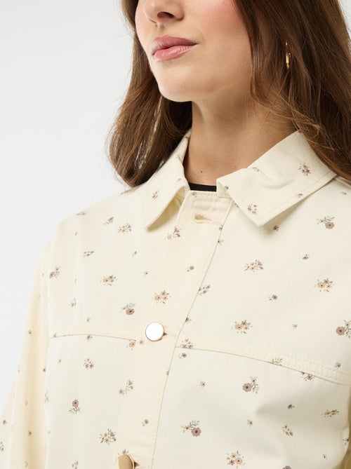 Chaqueta vaquera corta con 2 bolsillos de parche - Kiabi