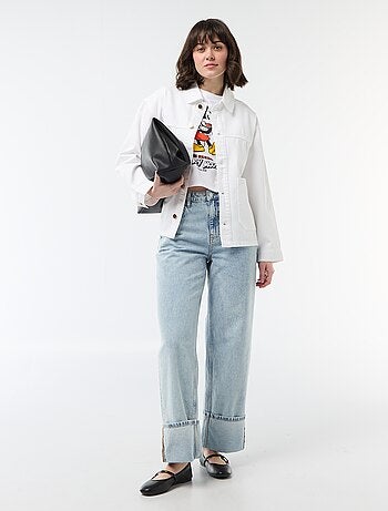 Chaqueta vaquera corta con 2 bolsillos de parche