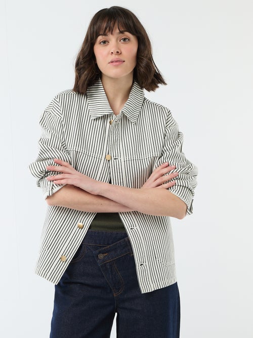 Chaqueta vaquera corta con 2 bolsillos de parche - Kiabi