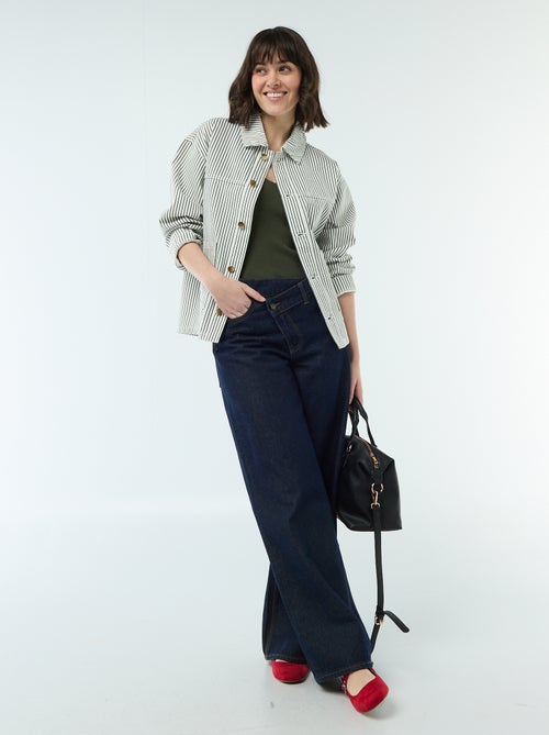 Chaqueta vaquera corta con 2 bolsillos de parche - Kiabi