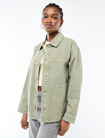 Chaqueta vaquera corta con 2 bolsillos de parche