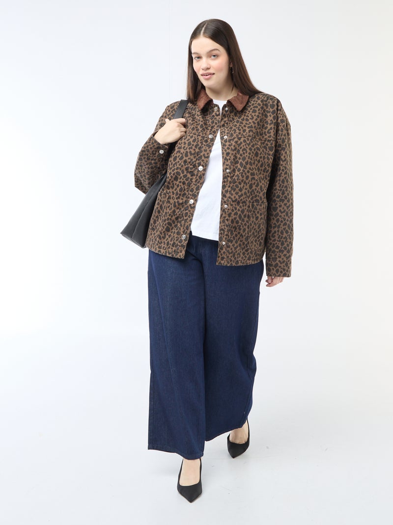 Chaqueta vaquera corta con estampado de leopardo Marron - Kiabi