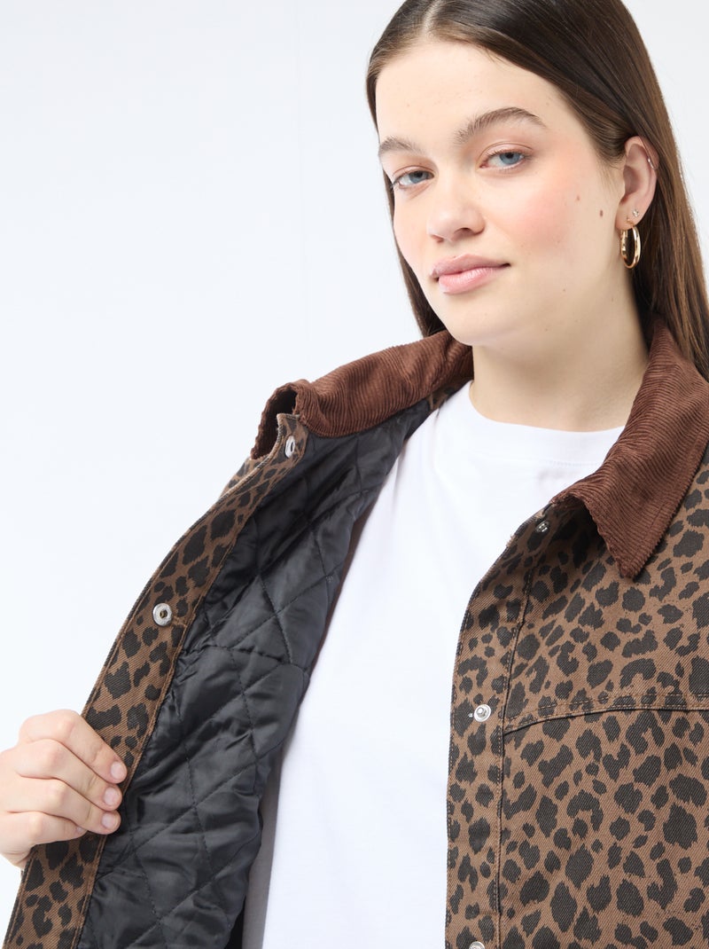 Chaqueta vaquera corta con estampado de leopardo Marron - Kiabi