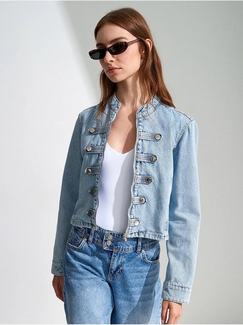 Chaqueta vaquera cropped con cuello mao dilvin - Kiabi Chaqueta vaquera cropped con cuello mao dilvin - Kiabi