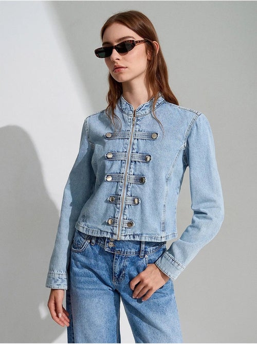 Chaqueta vaquera cropped con cuello mao dilvin - Kiabi Chaqueta vaquera cropped con cuello mao dilvin - Kiabi