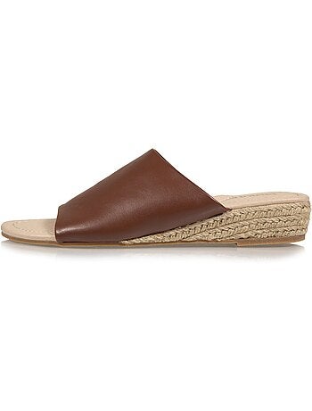 Chinelas con tacón de banda de 3 cm