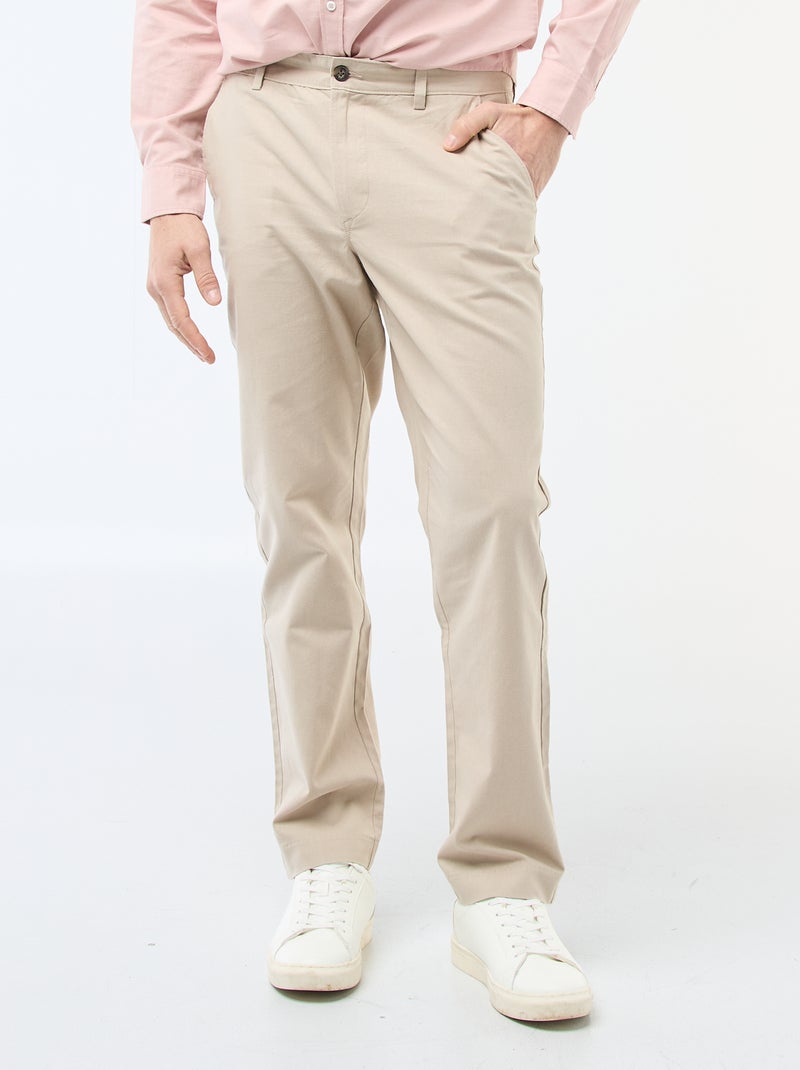 Chino liso corte estándar Beige - Kiabi