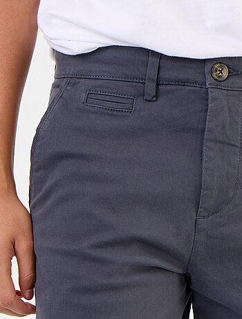 Chino liso de corte estándar