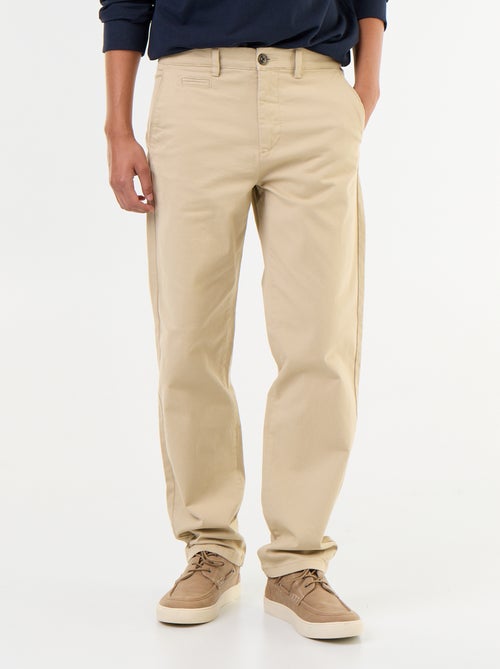 Chino liso de corte estándar - Kiabi Chino liso de corte estándar - Kiabi