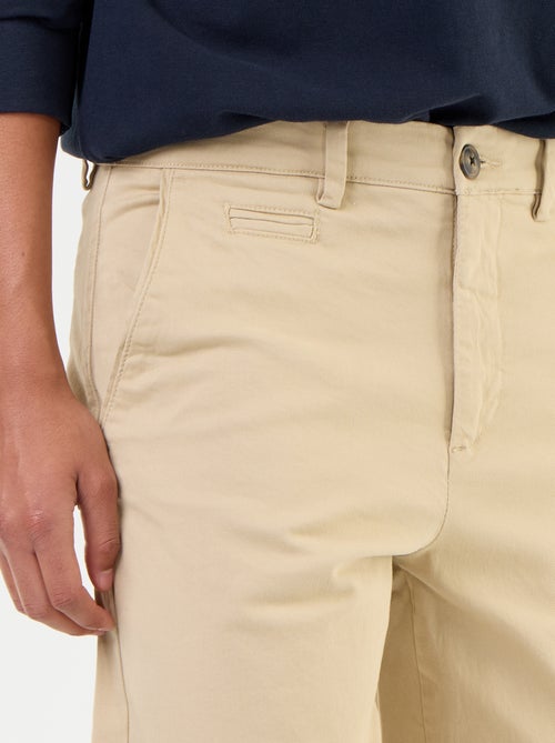 Chino liso de corte estándar - Kiabi Chino liso de corte estándar - Kiabi