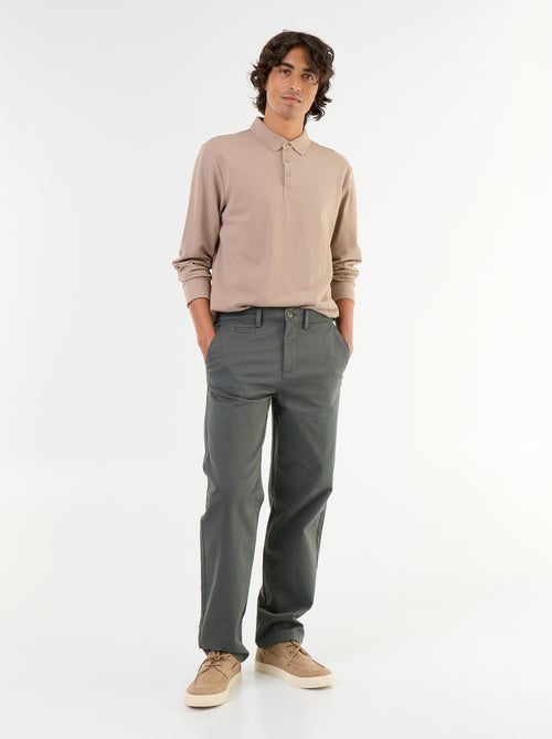 Chino liso de corte estándar - Kiabi Chino liso de corte estándar - Kiabi