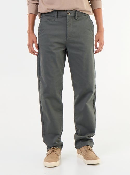 Chino liso de corte estándar - Kiabi Chino liso de corte estándar - Kiabi