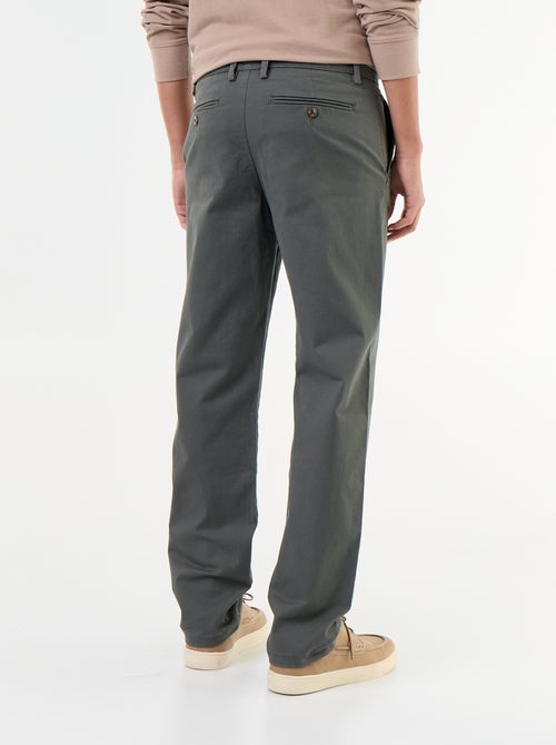 Chino liso de corte estándar - Kiabi Chino liso de corte estándar - Kiabi