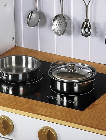 Cocina de madera blanca infantil con accesorios y delantal