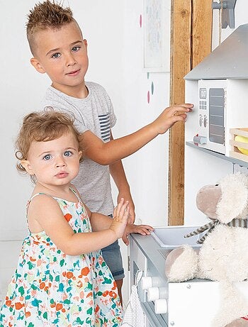 Cocina infantil en madera con cocina y refrigerador para niña y niño 'Roba'