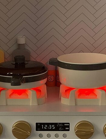 Cocina interactiva de madera con led y café mamabrum