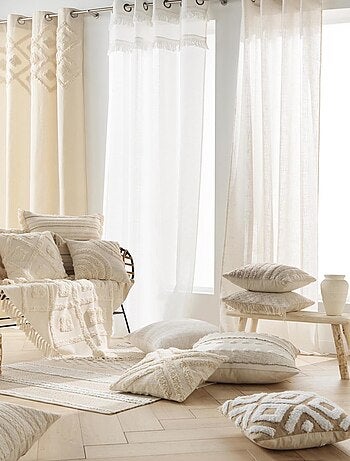 Cojín bohemio tufted con borlas