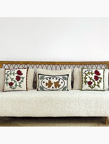 Cojín bordado con pájaros y motivo "love