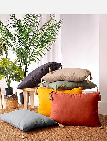 Cojín con borlas de yute