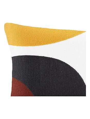 Cojín con motivos geométricos
