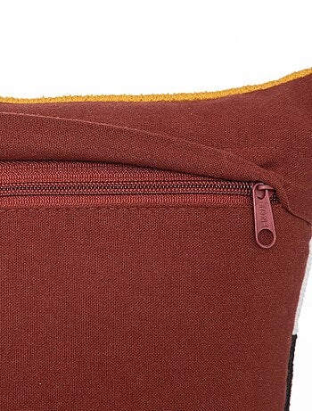 Cojín con motivos geométricos