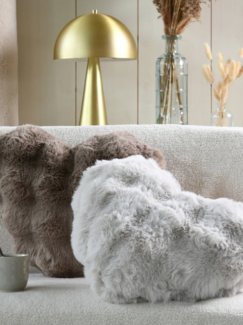 Cojín corazón decorativo efecto pelo sintético - Kiabi