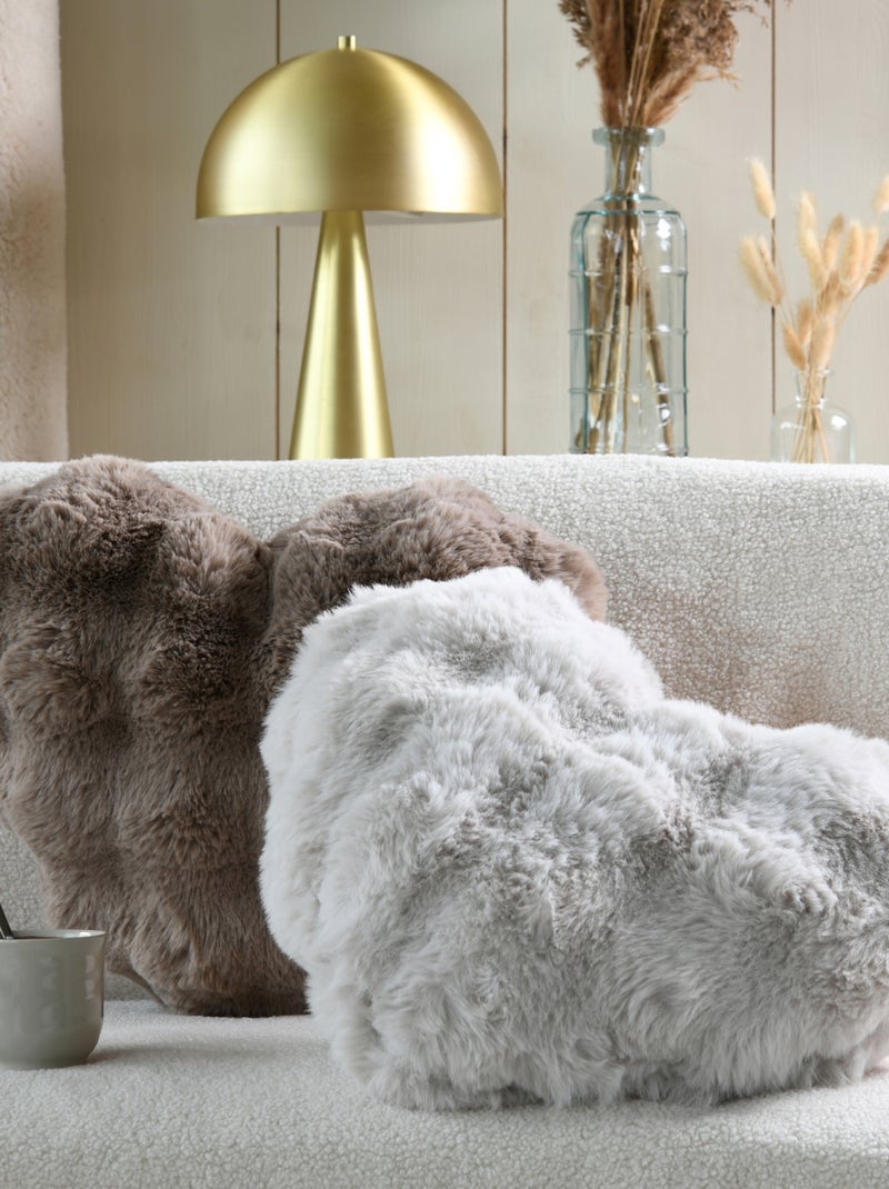 Cojín corazón decorativo efecto pelo sintético Beige concha - Kiabi