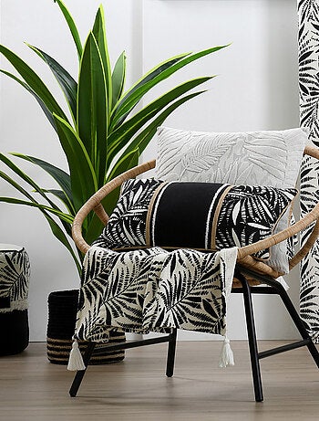 Cojín cuadrado efecto terciopelo con diseño tropical en relieve