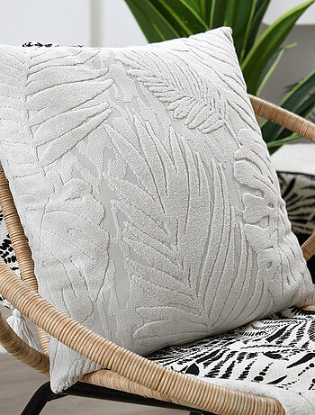 Cojín cuadrado efecto terciopelo con diseño tropical en relieve