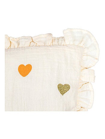 Cojín de gasa de algodón con flap y corazones bordados