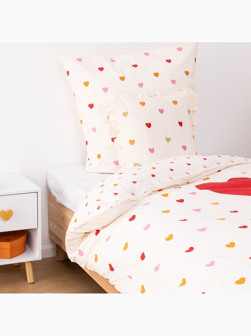 Cojín de gasa de algodón con flap y corazones bordados - Kiabi Cojín de gasa de algodón con flap y corazones bordados - Kiabi