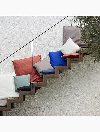 Cojín de tela para exteriores recubierta e impermeable