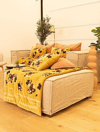 Cojín de terciopelo con estampado floral