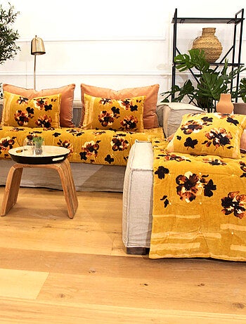 Cojín de terciopelo con estampado floral