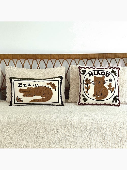 Cojín decorativo bordado con motivo de gato - Kiabi