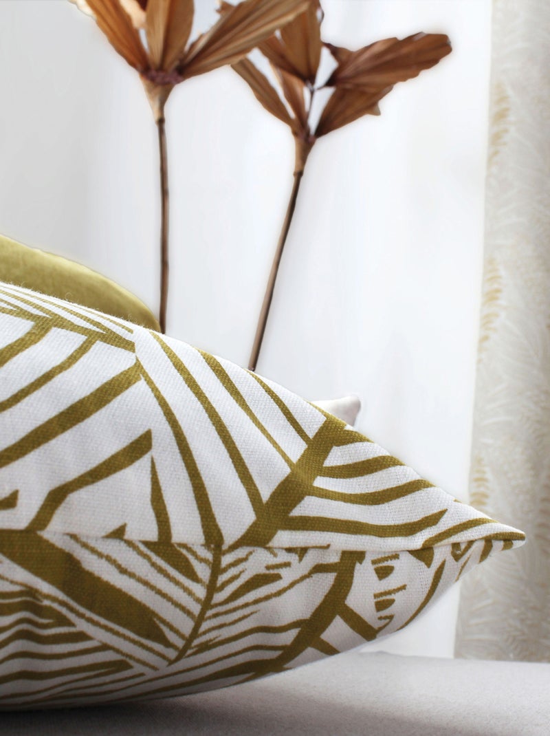 Cojín decorativo con estampado gráfico de hojas en algodón reciclado Bronce - Kiabi