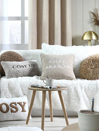 Cojín decorativo con mensaje bordado «Cosy Season»