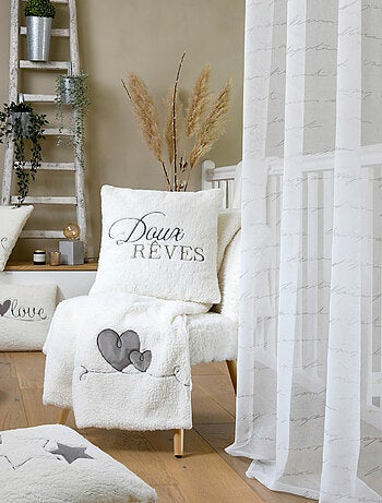 Cojín decorativo con motivo de corazón